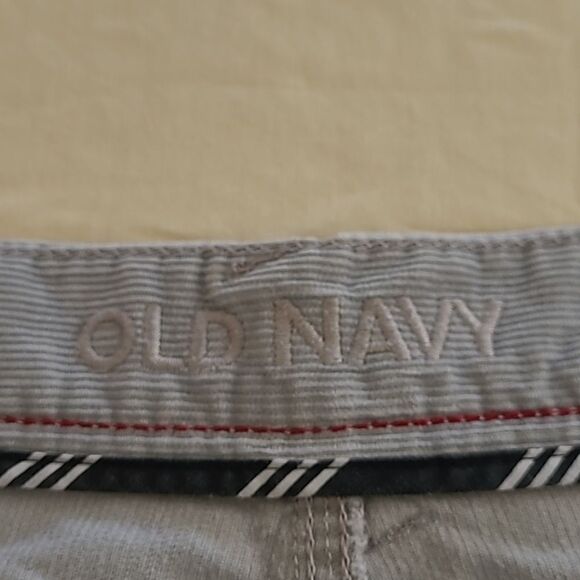 Old Navy sz 33 waist 30 length. Gray corduroy. Excellent condition. Button fly - Picture 5 of 8